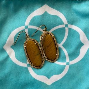 Kendra Scott Elle Wood Grain and Gold Earrings